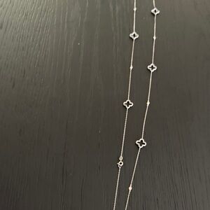 Chic Silver Clover Necklace